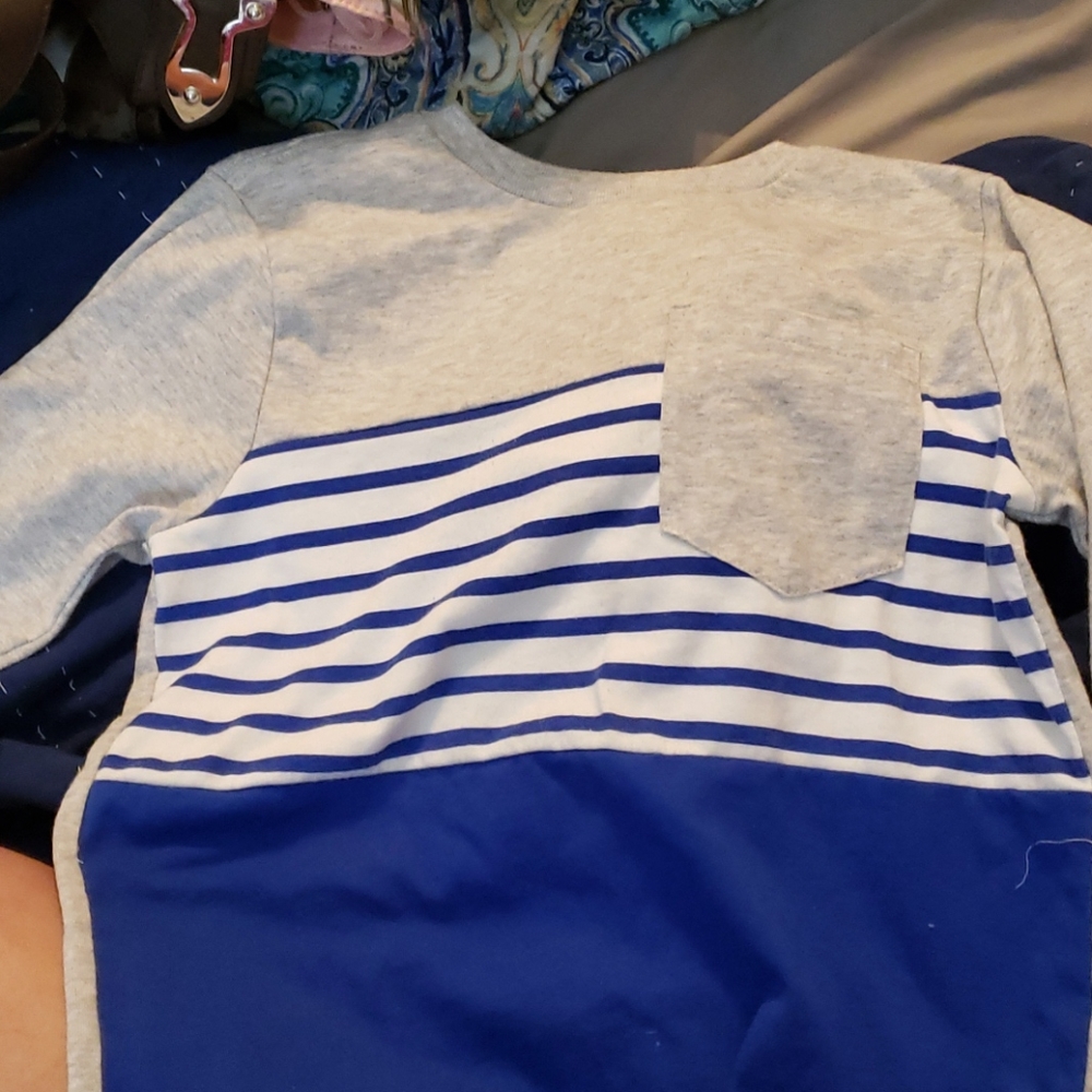 Boys long sleeve shirt.        1